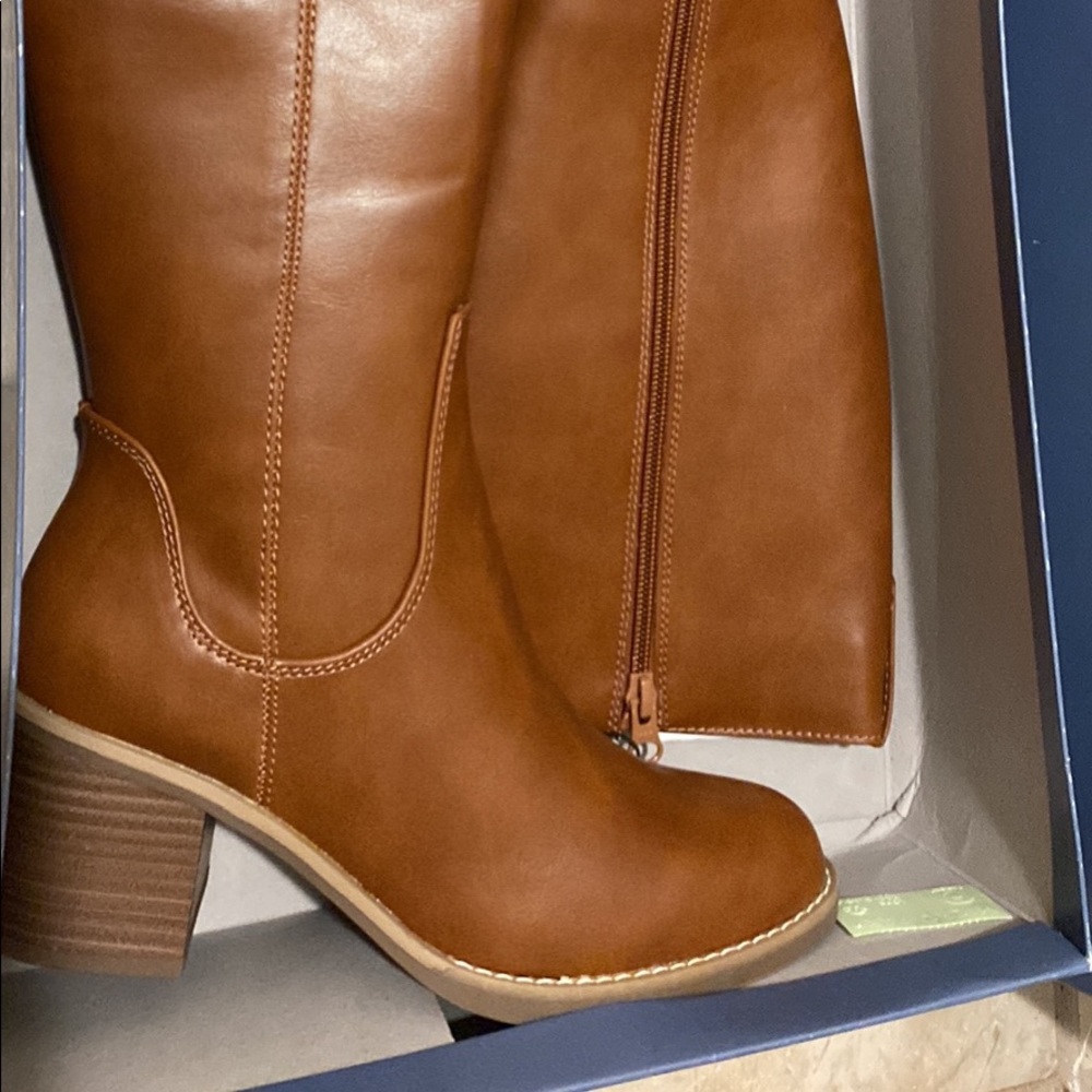 SOLD 01/03/2023 Bootswomen size 6- brown new